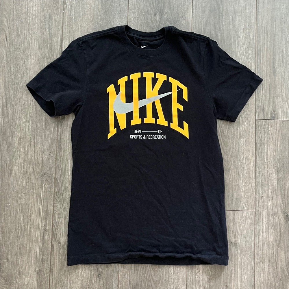 Nike Dept of Sports & Recreation Graphic T-Shirt Black Yellow Mens Small